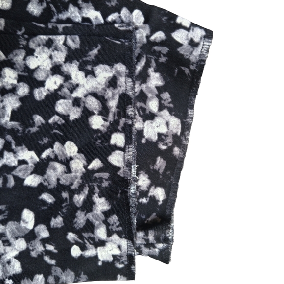 Ann Taylor Petite Large Black White Floral Pants - Picture 2 of 6